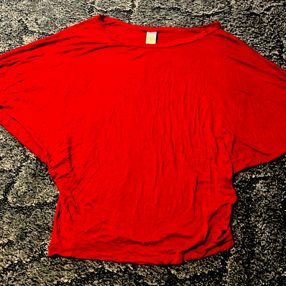 Dark red bat wing top. Pink coconut boutique. Size large.